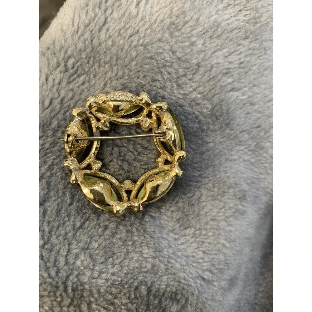 Emmons Vintage 1950s Gold With Green Cabochons Circle Wreath Brooch‎ Lapel Pin
